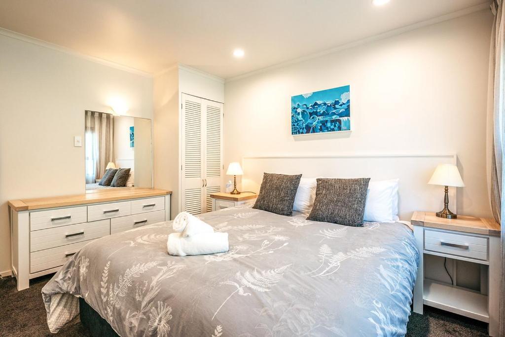 Onetangi Beach Apartments Екстер'єр фото