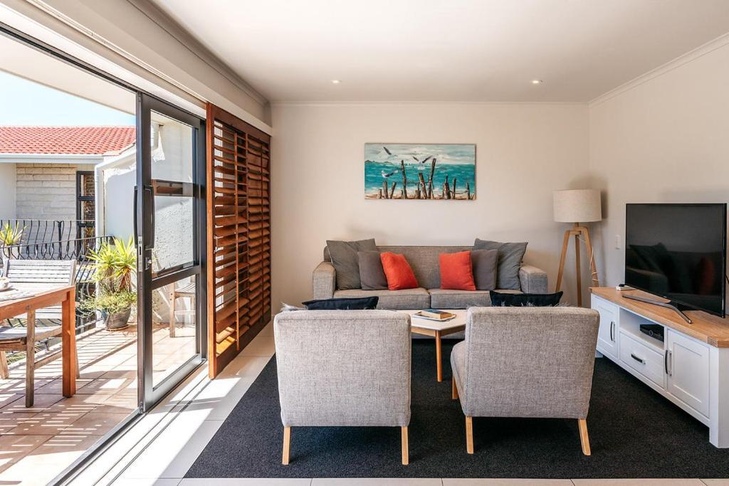 Onetangi Beach Apartments Екстер'єр фото