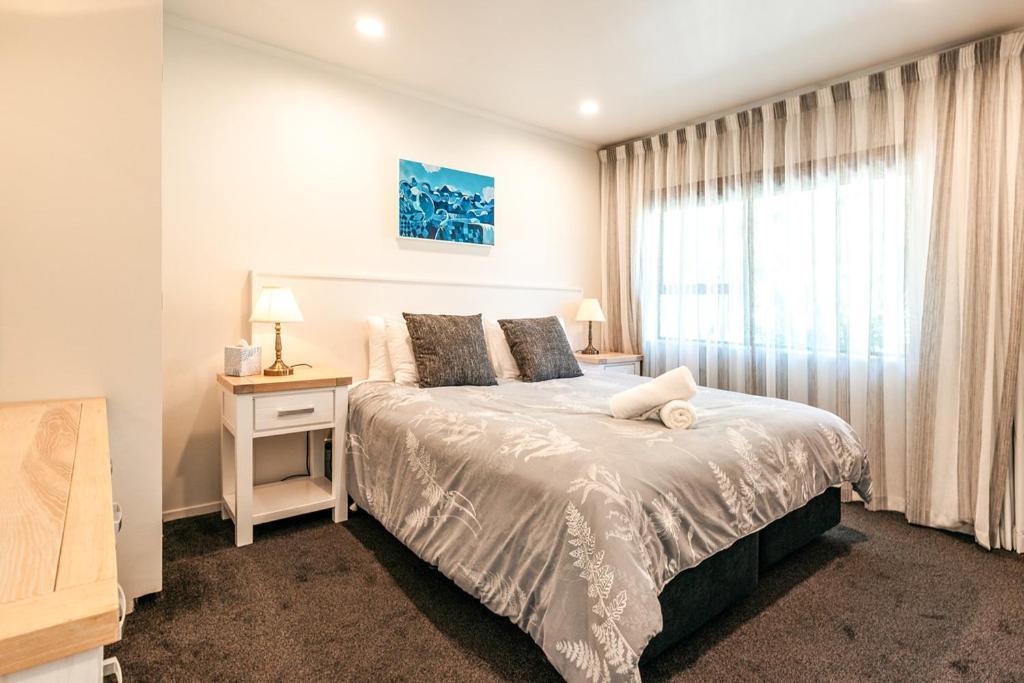 Onetangi Beach Apartments Екстер'єр фото