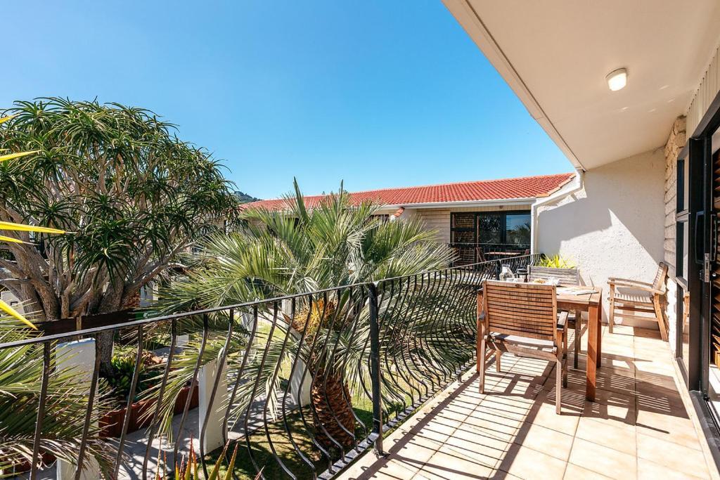 Onetangi Beach Apartments Екстер'єр фото