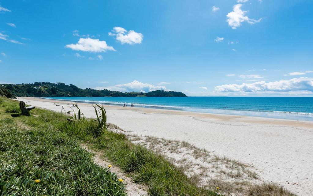 Onetangi Beach Apartments Екстер'єр фото