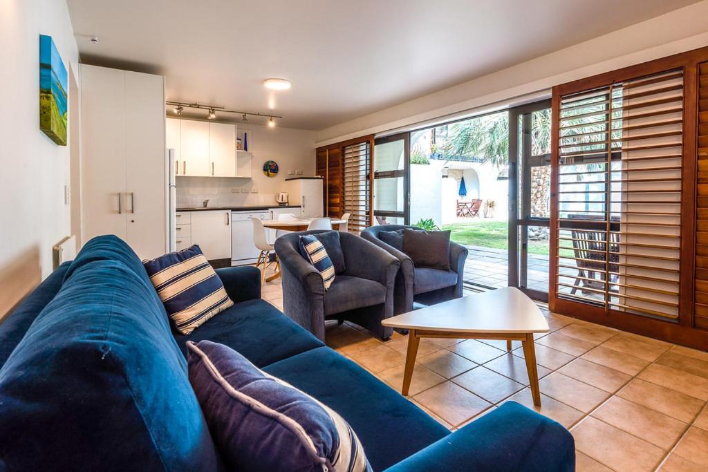 Onetangi Beach Apartments Екстер'єр фото