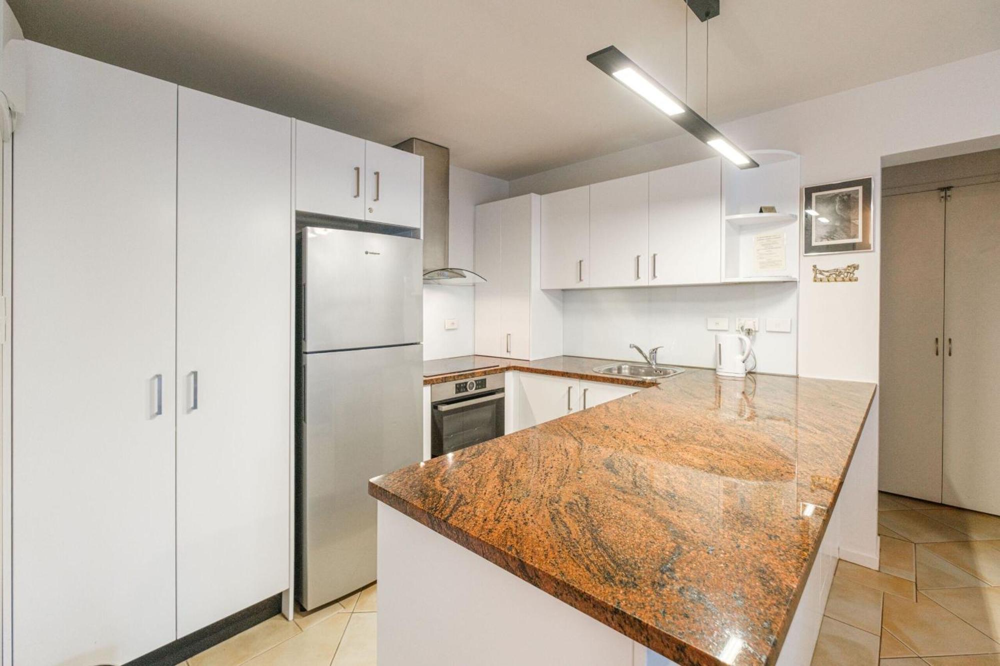 Onetangi Beach Apartments Екстер'єр фото