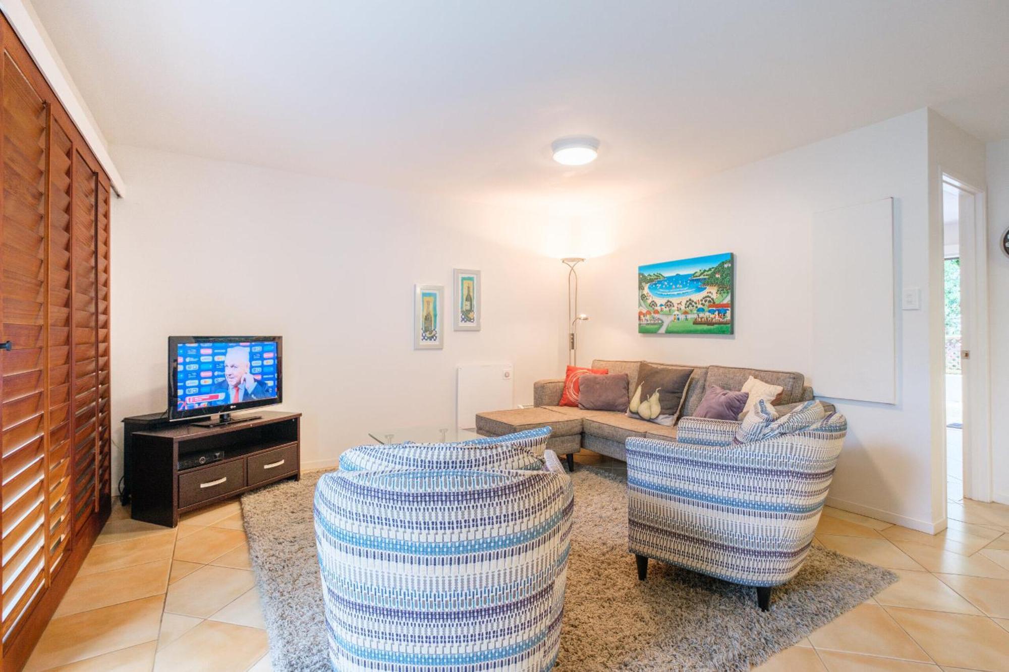 Onetangi Beach Apartments Екстер'єр фото